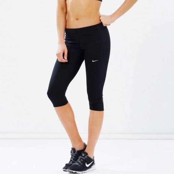 nike tech capri